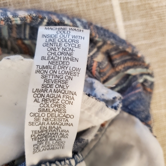 Democracy Size 4 Linen Blend Vertical Stripe Fringe Hem Capri Pants Summer - Picture 8 of 11